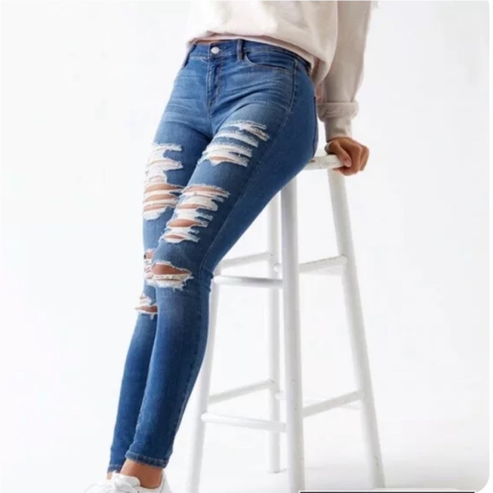 Like New Distressed Skinny Jeans